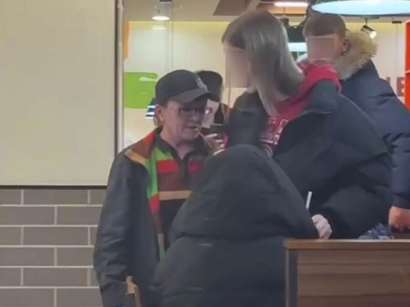 В Каменске-Уральском уборщицу «Бургер Кинга» будут судить за перелом носа школьнице | В Каменске-Уральском перед судом предстанет сотрудница фастфуда