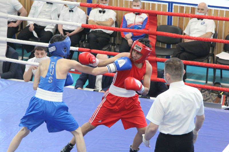 Молодые боксеры со всего УрФО — 158 парней! — собрались в Каменске-Уральском на первенстве имени легендарного тренера Александра Николаева
