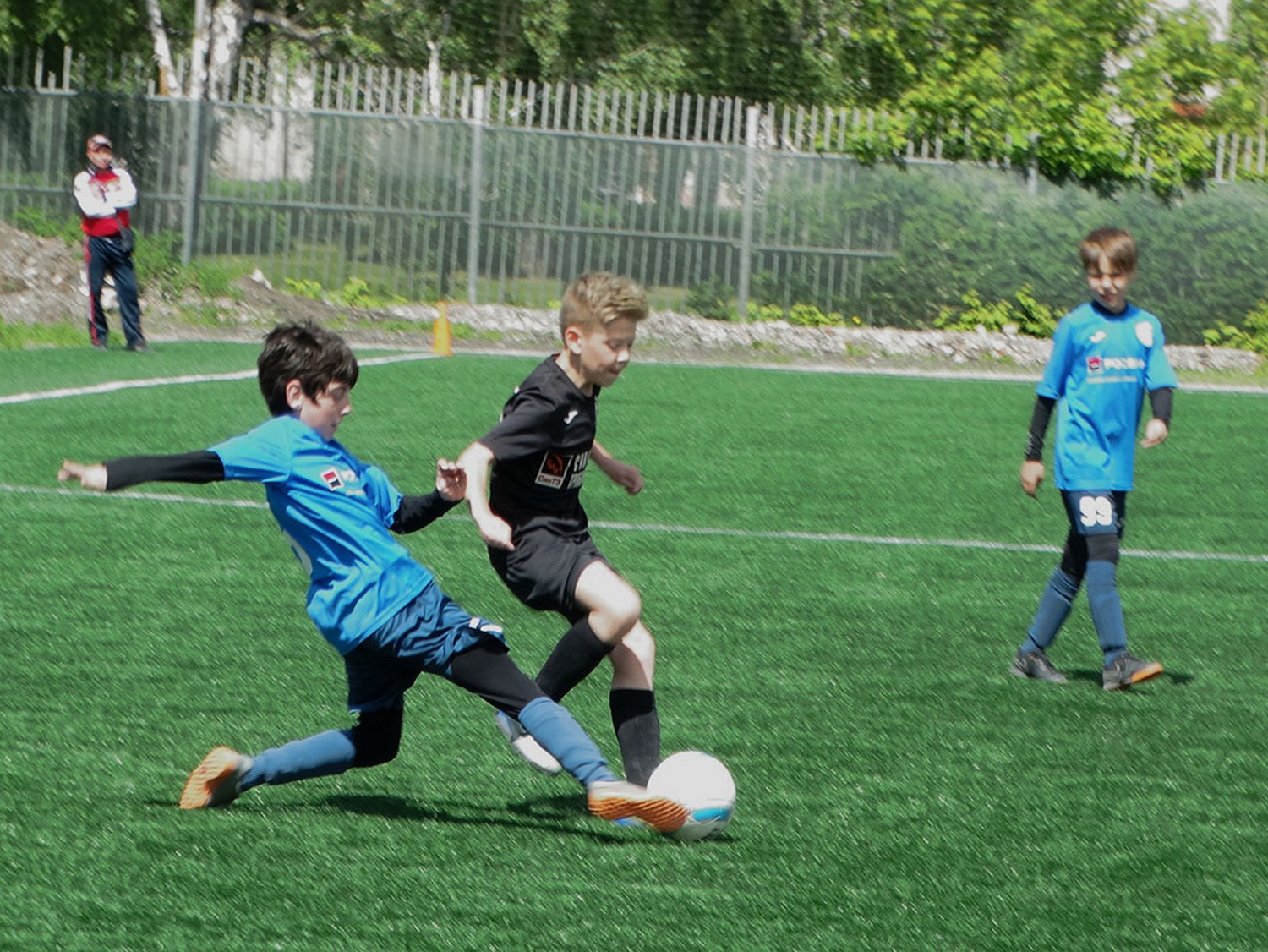 Десятилетние мальчишки со всей области собрались в Каменске-Уральском, чтобы сыграть в футбол и разыграть кубок. Как сыграла «Синара»?