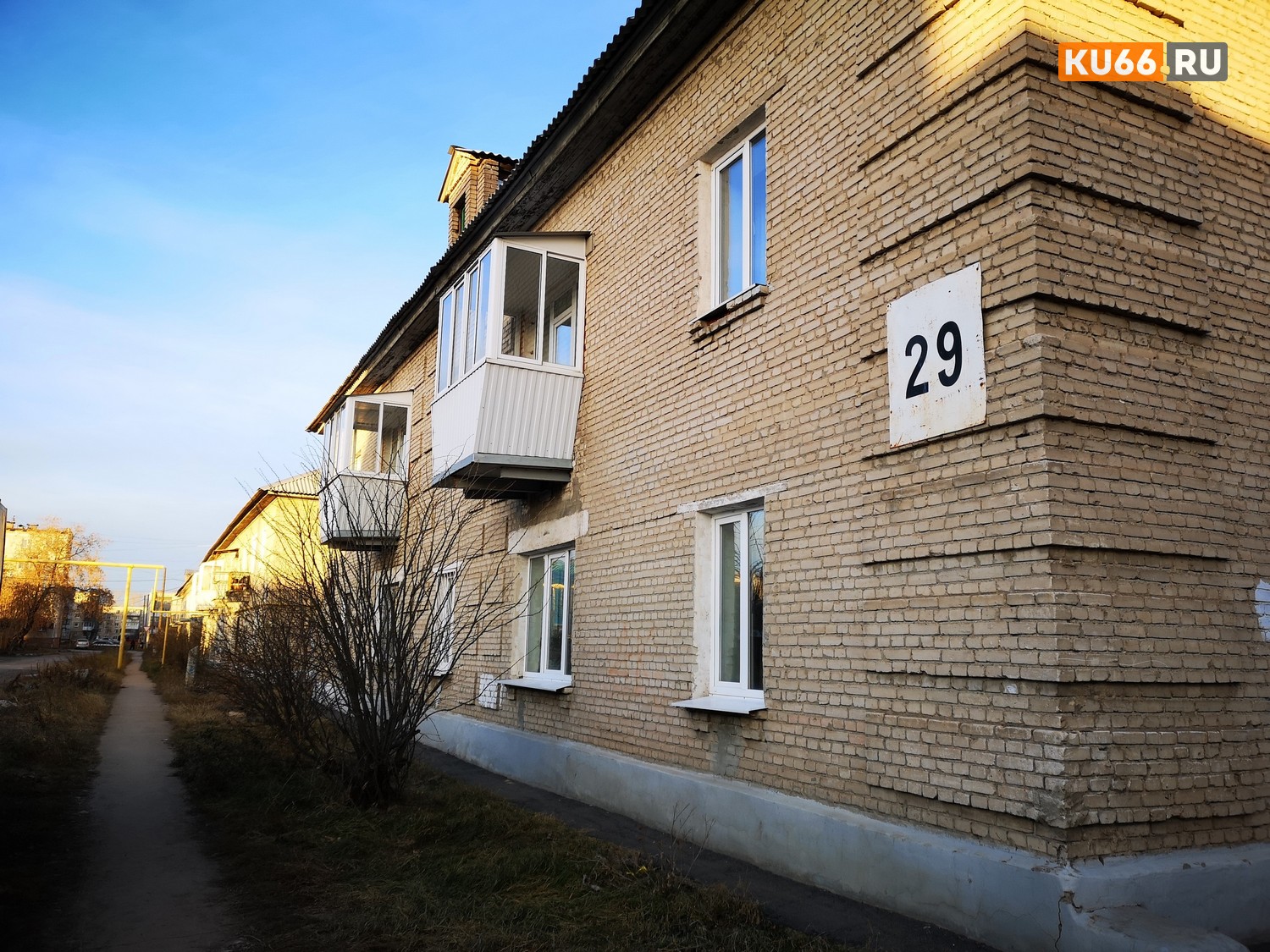 Дом по ул. Гвардейской в Каменске-Уральском разваливается, люди переживают «коммунальные унижения». УК «ДЕЗ»: «Скоро капремонт»