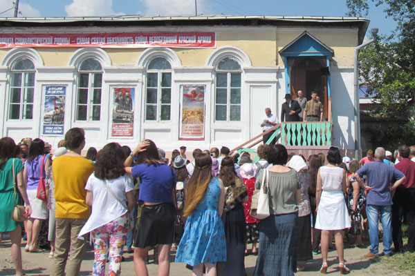 Праздничную атмосферу мирного выходного дня и растерянность от страшной вести воссоздадут в Каменске 22 июня у стен бывшего военкомата