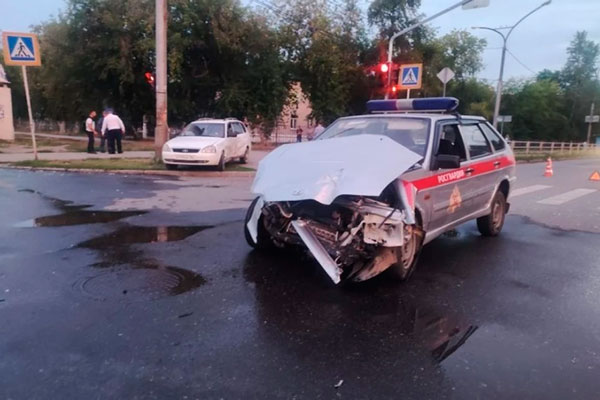В Каменске-Уральском экипаж Росгвардии попал в аварию, когда спешил на вызов