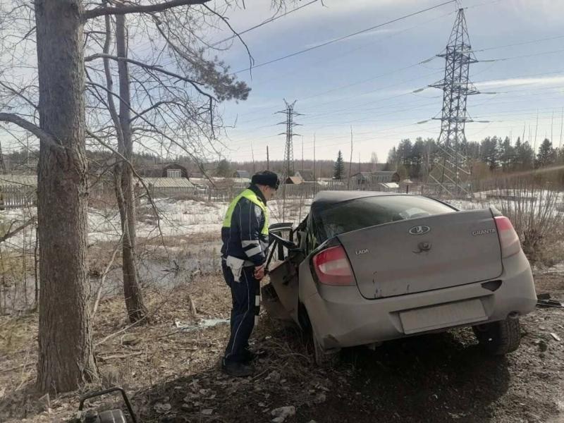 Смертельное ДТП на Урале — водитель «Лады» выехал на встречку и столкнулся с КамАЗом | В Свердловской области водитель «Лады» погиб при столкновении с КамАЗом