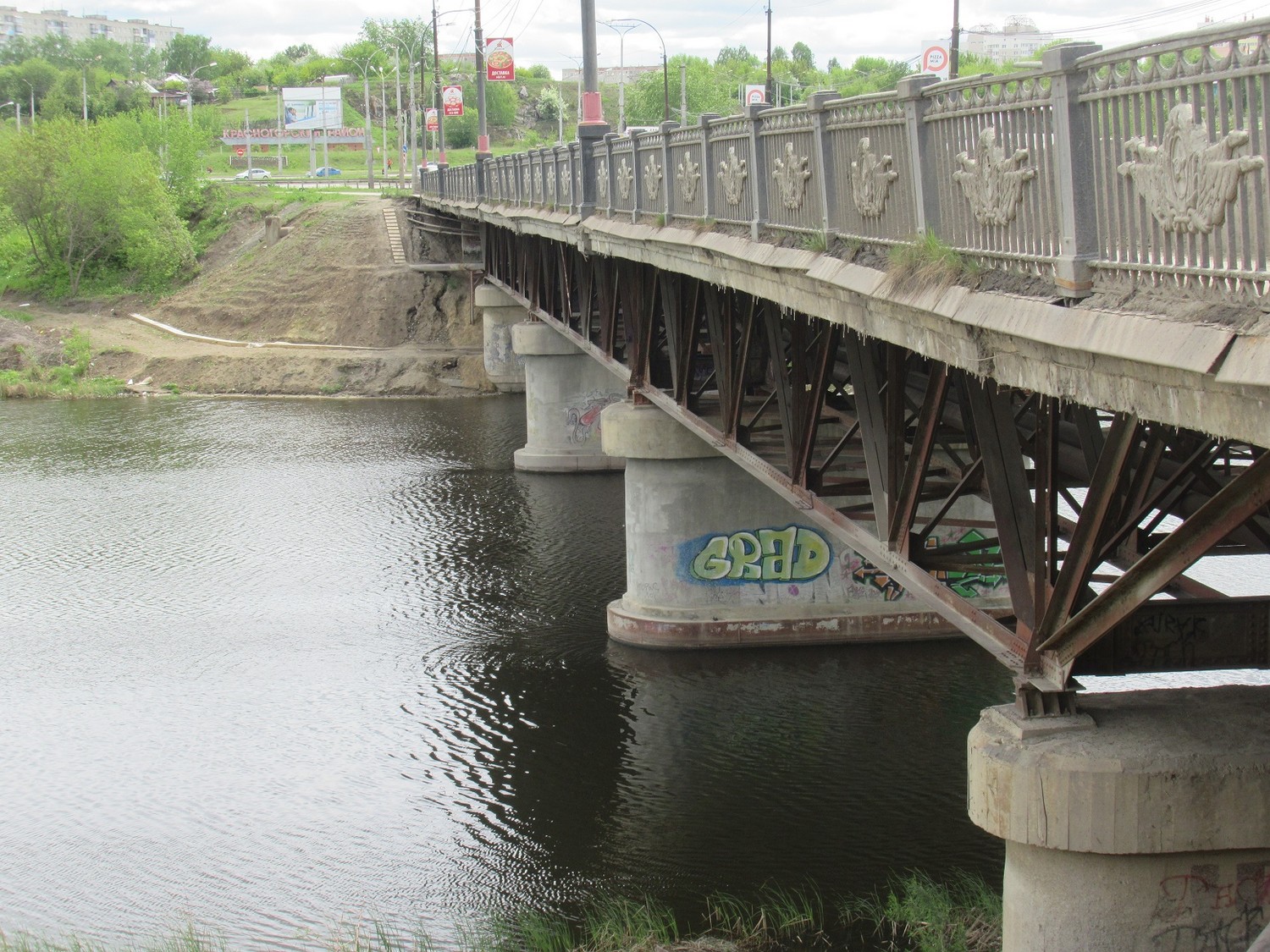 Все, что известно про реконструкцию Байновского моста в Каменске-Уральском к настоящему времени: перекрывать его будут лишь частично