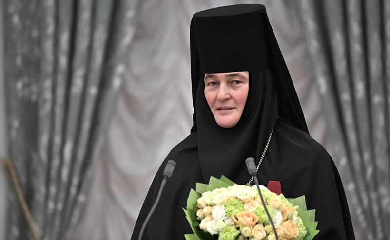 Настоятельница столичного монастыря купила Mercedes-Benz S-класса почти за ₽10 млн