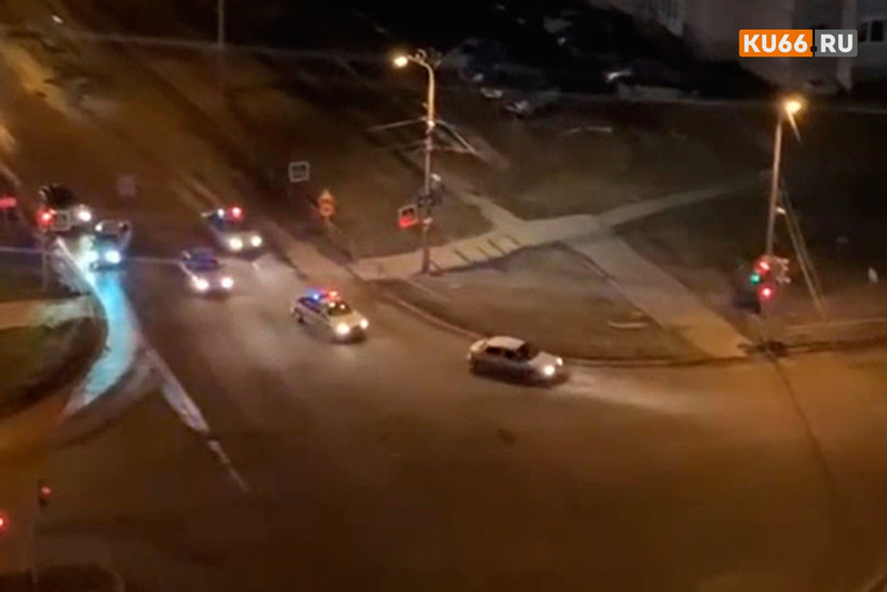 В воскресенье вечером пять нарядов ГИБДД Каменска-Уральского преследовали Hyundai, водитель которой совершил ДТП и пытался скрыться