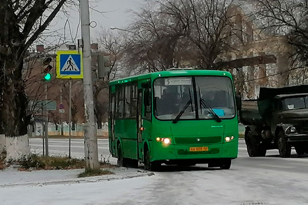 В двух каменских автобусах с января стоимость проезда будет зависеть от того, чем вы расплачиваетесь. Наличными — дороже, по карте — дешевле