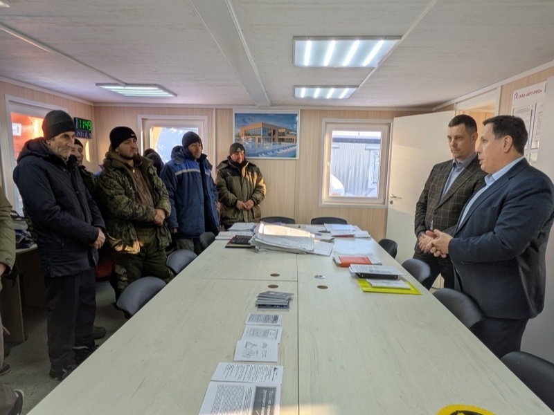 В Каменске-Уральском мигрантам объяснили правила жизни в России | В Каменске-Уральском провели встречу с мигрантами