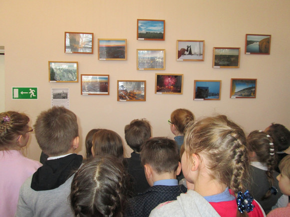 В Каменске-Уральском открылась персональная выставка молодого фотографа — ищите известные и любимые городские места на его снимках