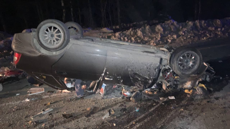 На сибирской трассе в жестком ДТП погибли опытные гонщики-дрифтеры — их Lada Priora влетела в Камаз на встречной полосе