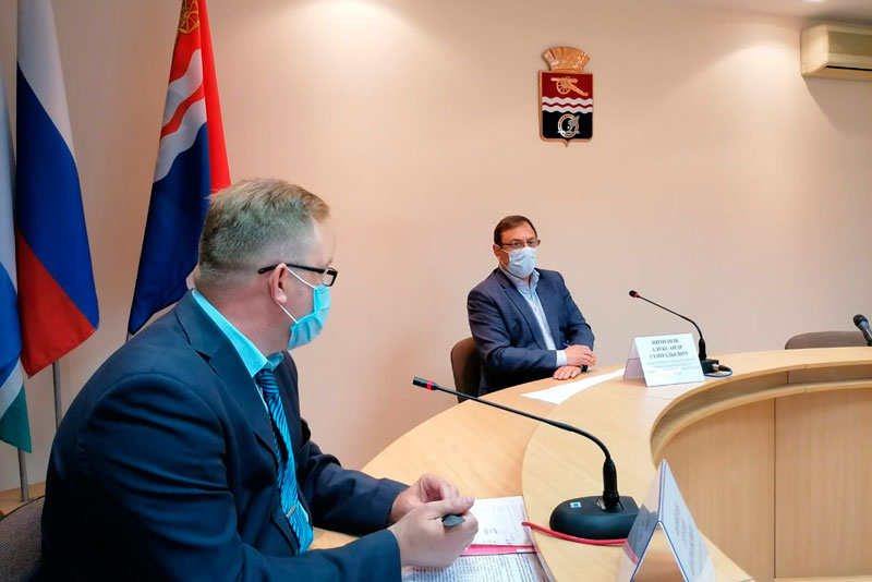 Руководители торговых сетей отдувались на штабе по предупреждению коронавируса, а эпидемиологи призвали не обслуживать людей без масок