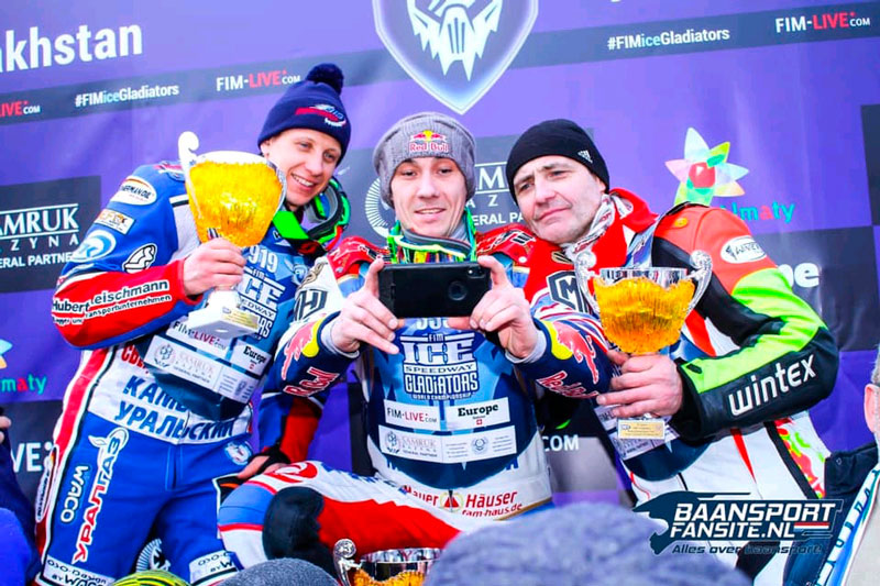 На этапе Личного Чемпионата Мира по мотогонкам на льду в Казахстане Дмитрий Хомицевич из Каменска-Уральского — уверенно в тройке лидеров