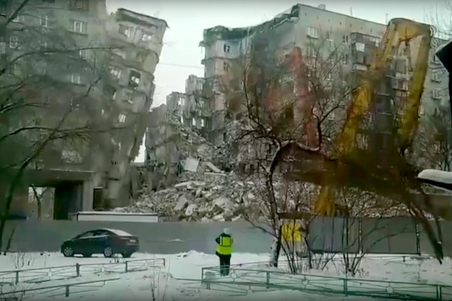 В Магнитогорске рухнула огромная конструкция взорванного дома