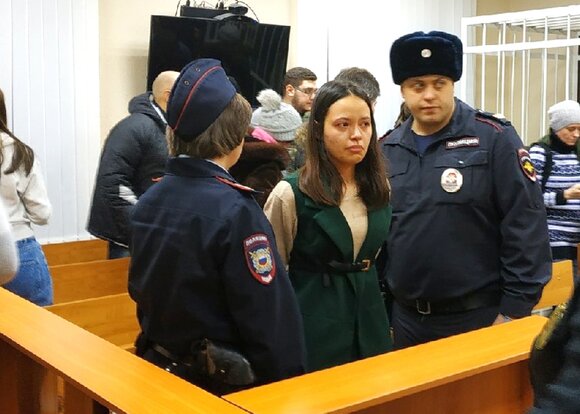 Суд приговорил мать мальчика, которого ставили на гречку, к 1,5 годам колонии