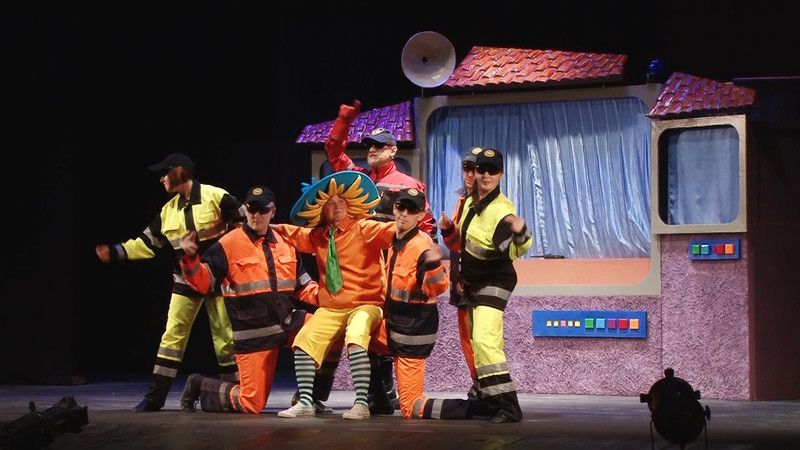 Театральный урок ОБЖ — для детей синарских трубников и не только от БФ «Синара»: Незнайка и его друзья учили ребят правилам безопасности