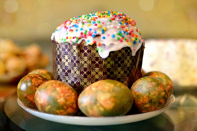 В РПЦ заявили, что освящать куличи и пасхи дома нельзя В РПЦ заявили, что освящать куличи и пасхи дома нельзя