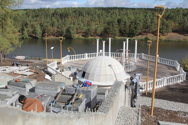 В конце сентября будет завершен первый этап благоустройства Набережной в Каменске-Уральском: власти рассказали, в какой стадии все работы