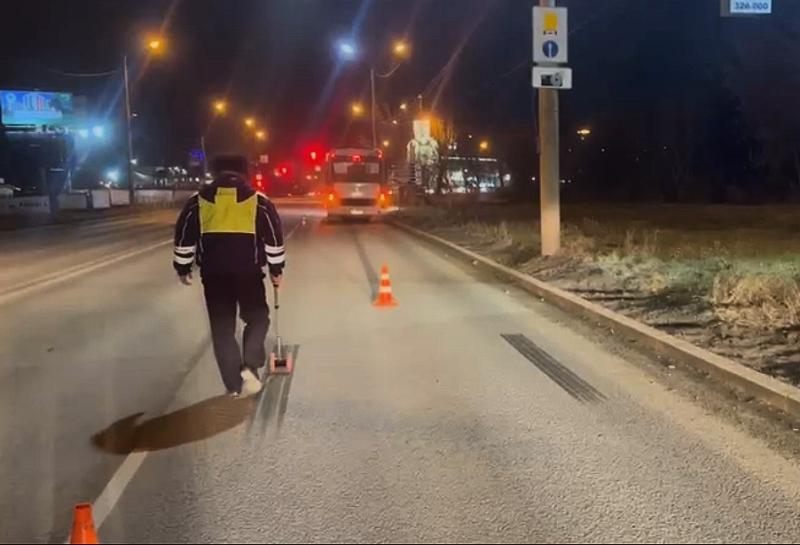 Две женщины пострадали в автобусе Каменска-Уральского после резкого торможения | В Каменске-Уральском при резком торможении автобуса пострадали две пассажирки