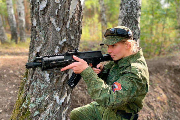 В «Березовой роще» прошла военно-спортивная игра «Каменские патриоты»: силы демонстрировали школьники и ребята из техникумов