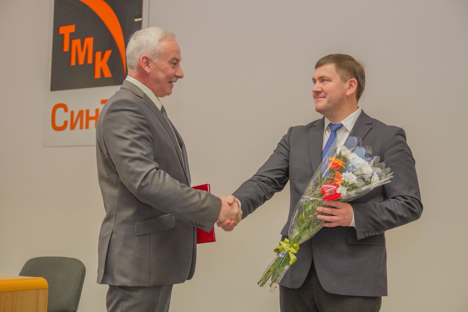 Конструктивный диалог: глава города Алексей Шмыков встретился с трудовым коллективом СинТЗ