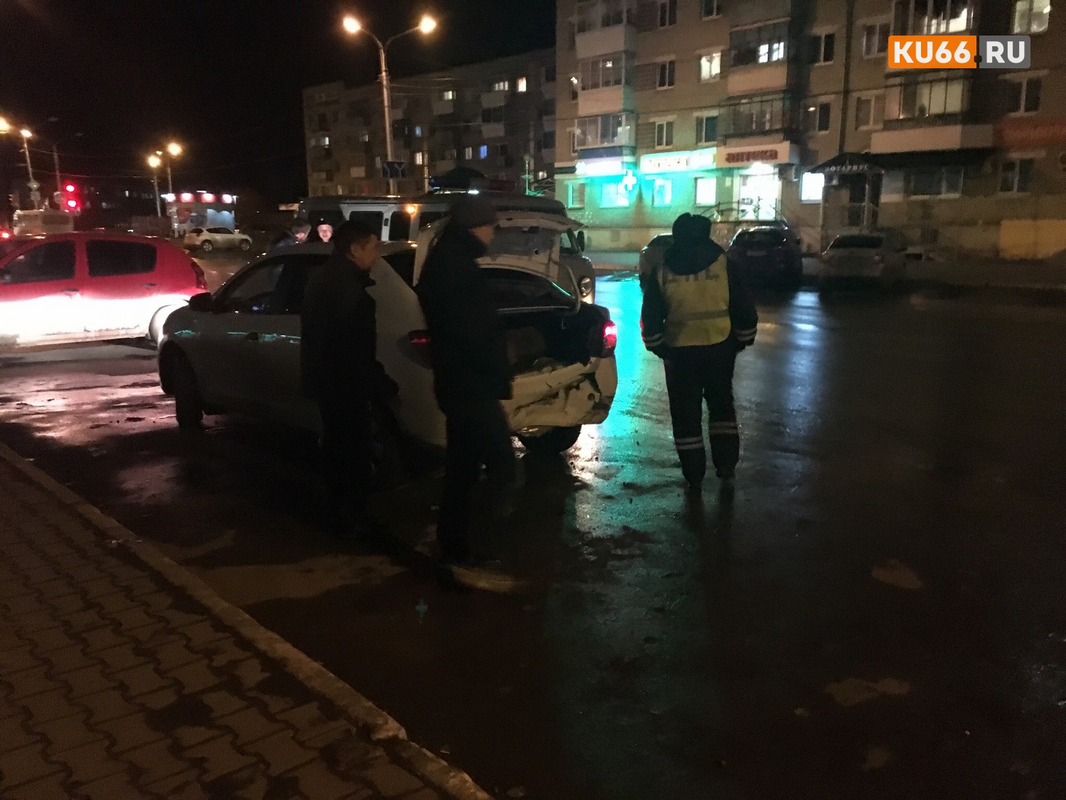 В Каменске-Уральском «японец» и «француз» нашли друг друга на пр. Победы. В очередной раз всему виной – несоблюдение дистанции