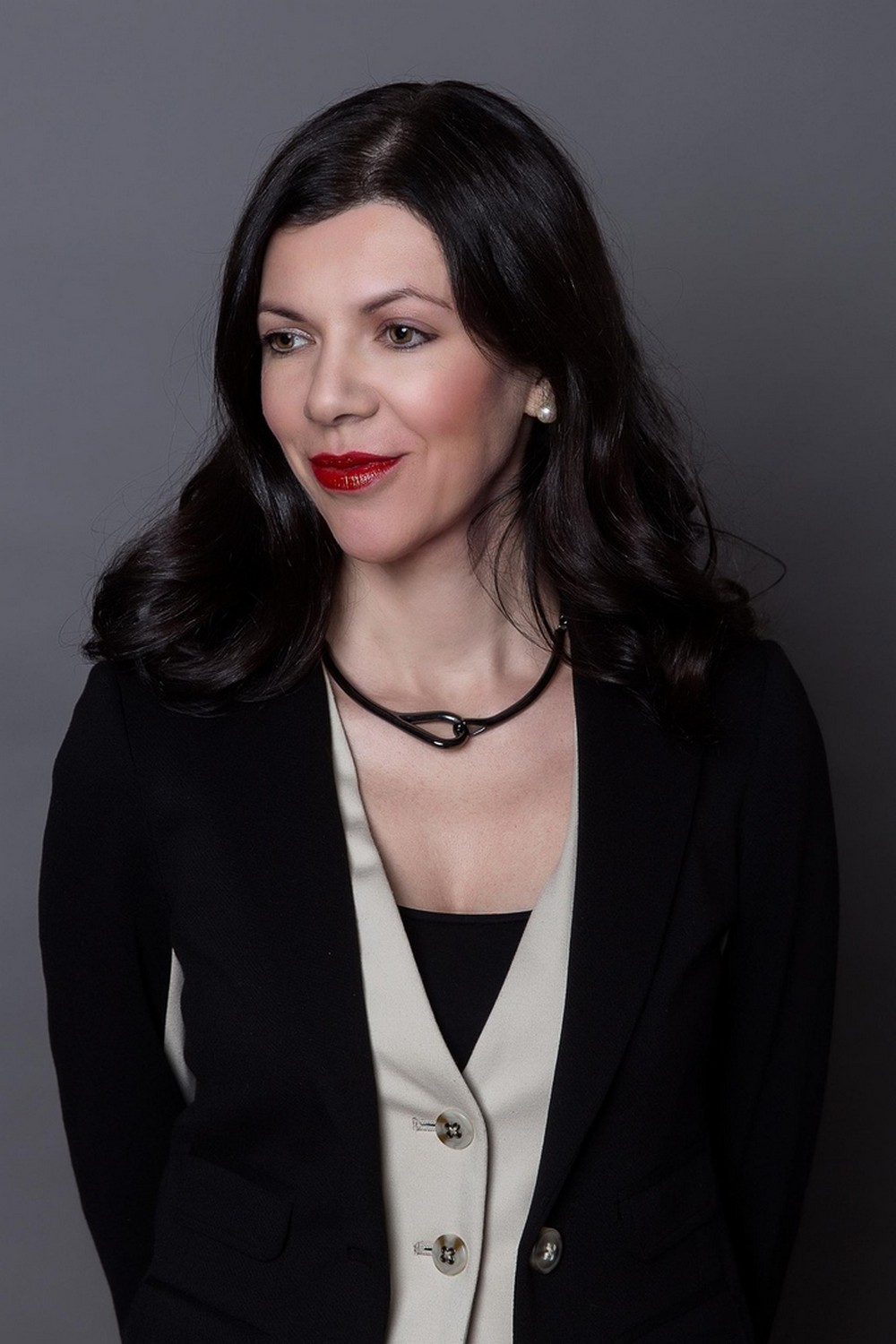 Известный российский прозаик – жена «уральского Невзорова» – едет в Каменск-Уральский. Проведет автограф-сессию и ответит на вопросы