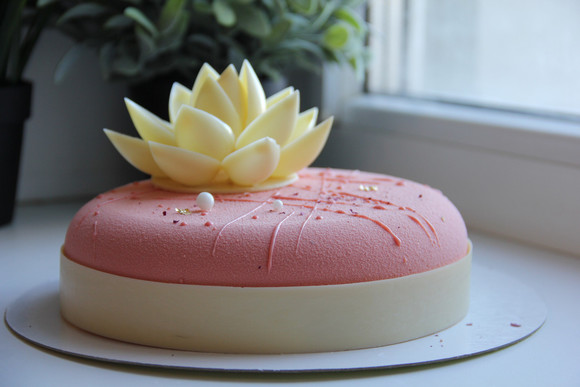 В пятницу в аукционе Портала KU66.RU и кулинара с золотыми руками жители Каменска поборются за вкусный торт и помогут девочке Василисе