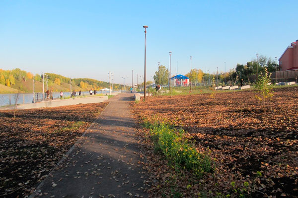 Осталось подключить свет, камеры наблюдения и поставить урны: благоустройство станции «Металлист» в Каменске-Уральском почти завершено