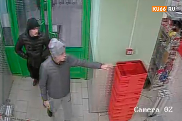 В Каменске-Уральском полицейские разыскивают «интересных» мужчин – те почти полгода назад обчистили супермаркет. Помощи просят у горожан