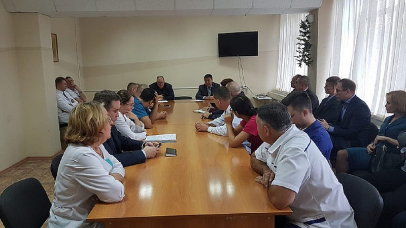 Так вот зачем приезжал! Подробности визита главы Минздрава в Каменск-Уральский: осмотрел больницу, послушал главврача и пообещал вернуться