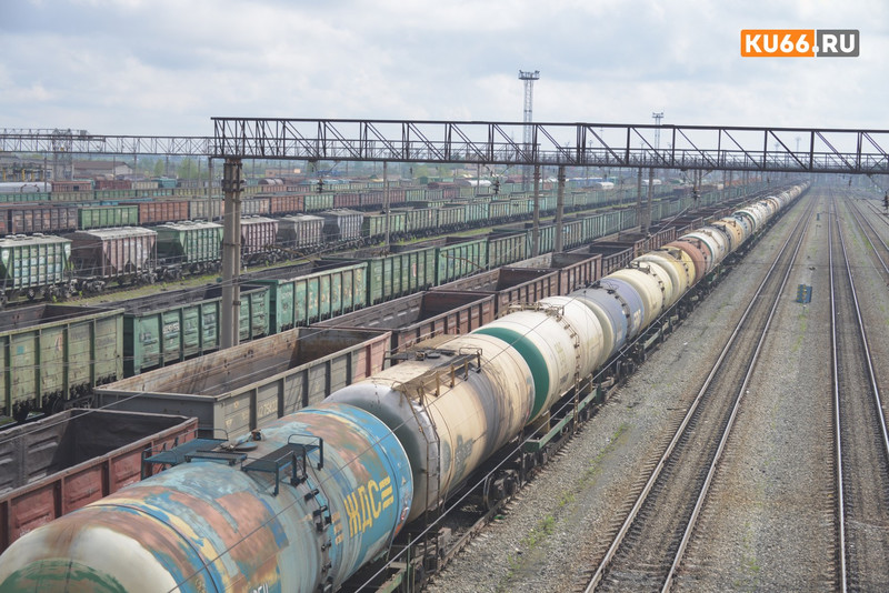 Лишь бы не было беды. Железнодорожники установили в Каменске-Уральском — там, где люди бегают перед поездами, светозвуковое оповещение