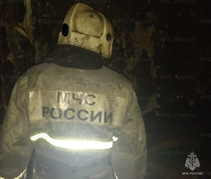 В Каменске-Уральском на Лермонтова загорелся гараж