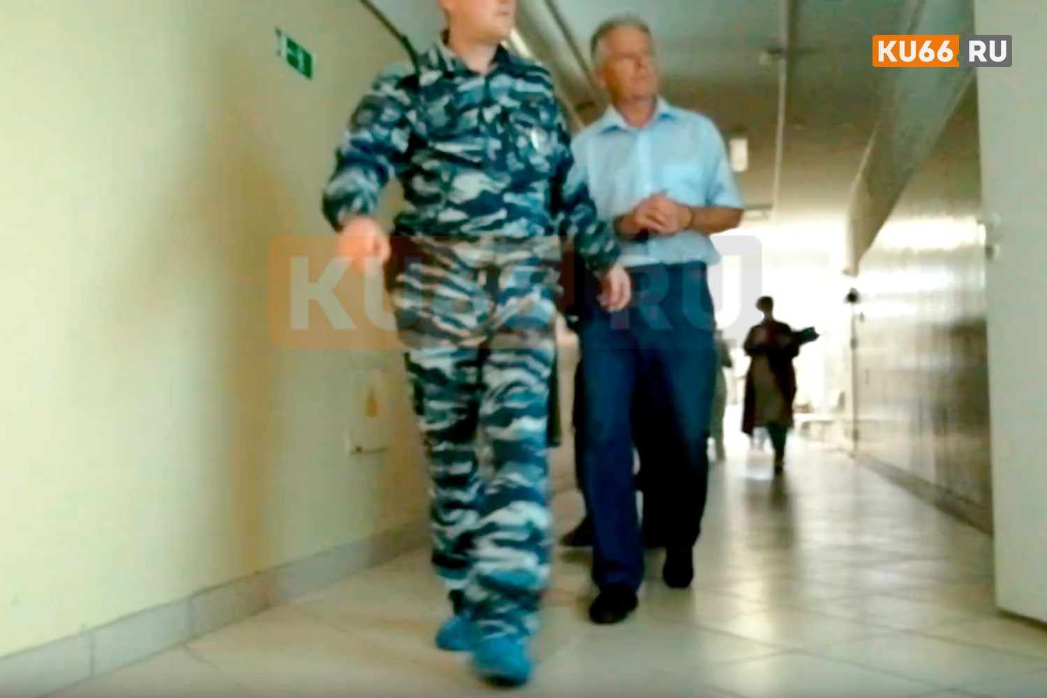 Терял сознание, от еды отказывался: экс-мэра Каменска-Уральского Михаила Астахова водят по больнице в наручниках — на ЭКГ, УЗИ и на рентген