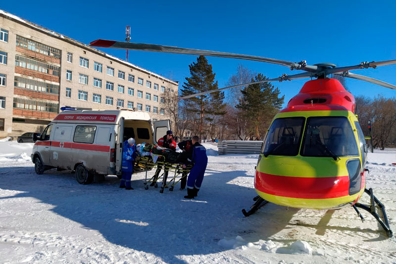 «Пациент был с термическим ожогом пламенем». Вертолет санитарной авиации сел в Каменске-Уральском: рассказываем, что произошло