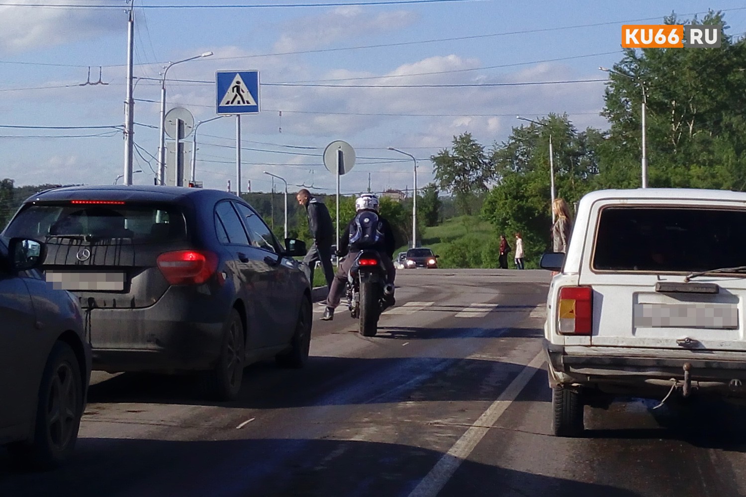 Покататься решил? Мужчина угнал от деревенского дома под Каменском-Уральским старенький мотоцикл. Вскоре уже давал показания...