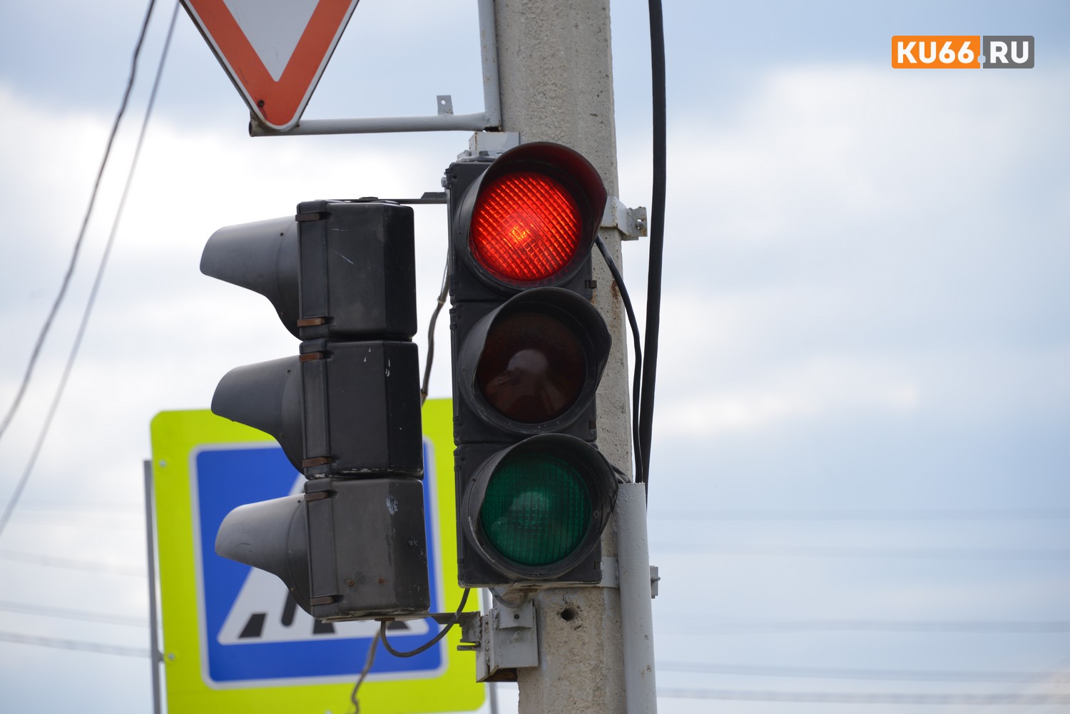 Чтобы стало лучше, надо потерпеть: в Каменске-Уральском на полтора дня отключают светофоры на перекрестке улиц 1- Синарская и Карла Маркса