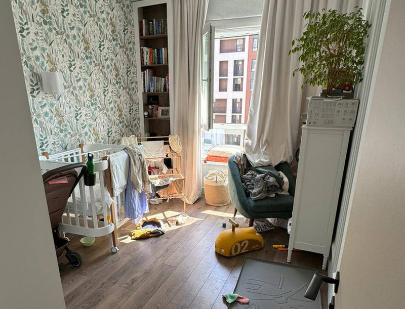 Психически нездоровые: появились подробности о семье, где мужчина выбросил из окна жену с младенцем | Мужчина, который вытолкнул из окна жену и ребенка, был психически нездоров