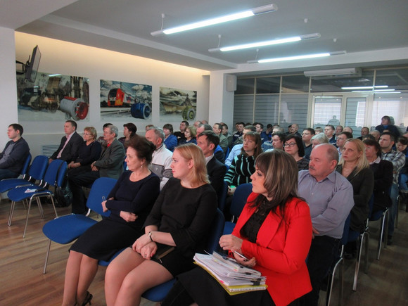 Агитация «как все хорошо» продолжается: мэр Каменска приехал на предприятие и говорил о детсадах, Байновском мосте и ремонте дорог