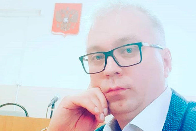 «Угрозы поступают грамотно, со смыслом». Юрист Барсуков — о развитии ситуации после выхода экс-полицейских, пытавших подростков, на свободу