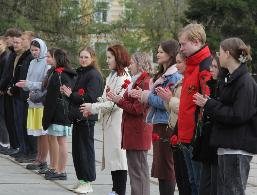 В Каменске-Уральском состоялась военно-патриотическая акция «Линейка памяти» | На Урале состоялась военно-патриотическая акция «Линейка памяти»