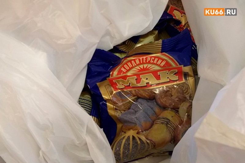 Что будет дальше - страшно предполагать. В «Пятерочке» в Каменске из под полы торгуют маком. «Я в пакет к мужику залезла, сфоткала»