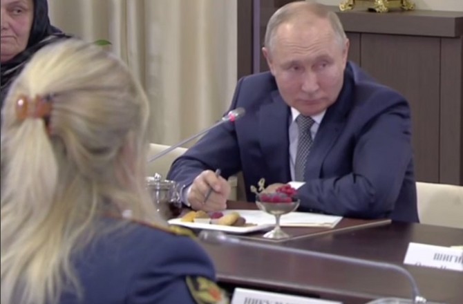 Путин призвал «сдирать с чиновников» корку безразличного отношения к людям, в том числе в военкоматах