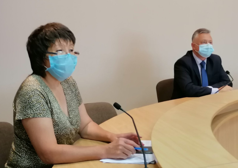 Каменские автомобилисты ведут себя возмутительно во время ремонта дорог: скорость не соблюдают, щебень летит в лобовое стекло соседа