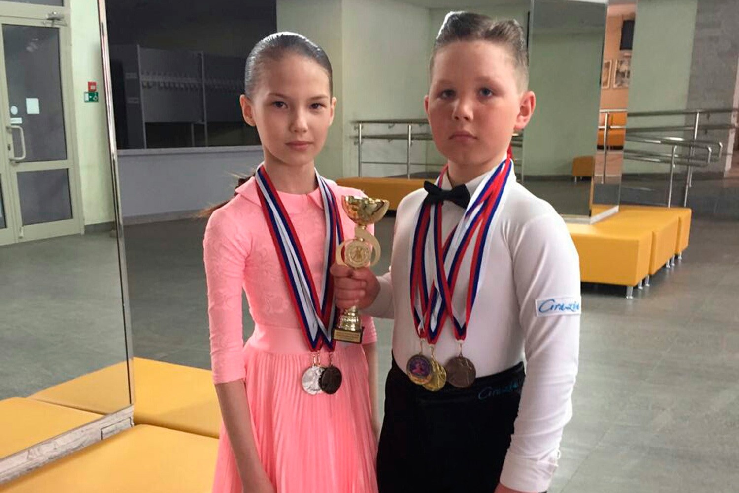 Подарки руководителям и самим себе. Юные бальные танцоры продолжают покорять пьедесталы различных уровней