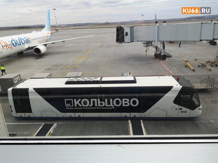 Рейс Azur Air из Екатеринбурга в Турцию вылетит с опозданием | В Кольцово на 10 часов задержан рейс в Анталью