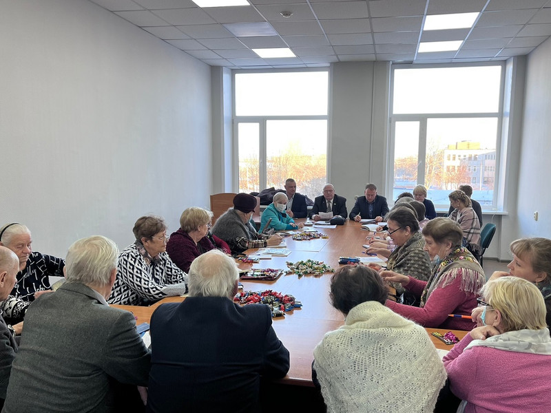 Полицейские Каменска отчитались перед ветеранами о профилактике мошенничества