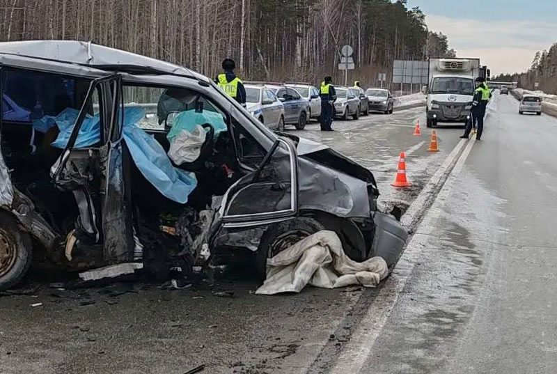 Смертельное ДТП на ЕКАД: водитель «Хонды» погиб, водитель «Тойоты» травмирован | Смертельное ДТП на ЕКАД: одна погибшая и пострадавший водитель