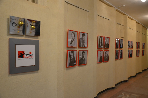 Драмтеатр Каменска-Уральского обновил портретную галерею. Места умершего Геннадия Ильина и осужденного Ивана Шмакова заняли новобранцы