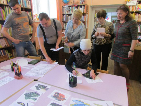 Семейный праздник на военный манер прошел в библиотеке Каменска-Уральского – ребят здесь встречали герои зарубежных мультфильмов