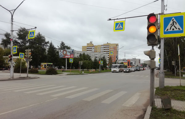 Левые повороты не будут пересекаться с потоками прямого направления: на одном из важных перекрестков в Каменске меняется работа светофора